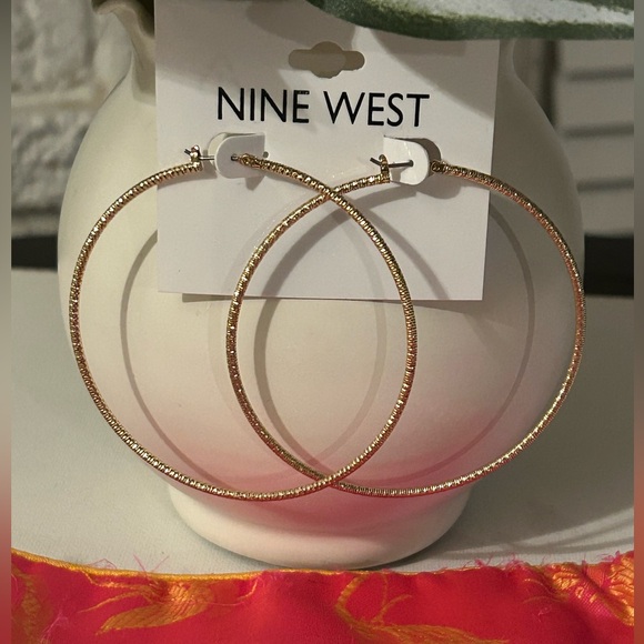 Nine West Gold Tone Large Hoop Earrings Sparkly Glam Diamond Cut Holiday - Picture 2 of 11